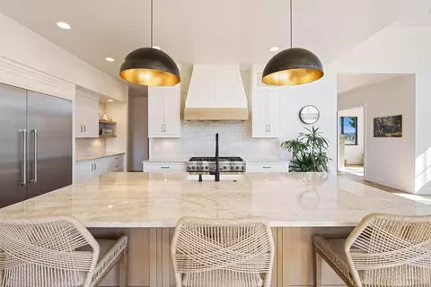 Kitchen - 19136 Cartwright Ct, Bend, OR 97702 photo 2 of 7