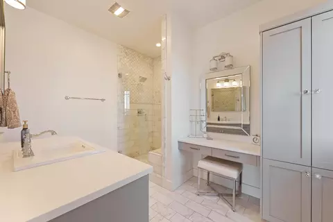 Bath - 19136 Cartwright Ct, Bend, OR 97702 photo 9 of 10