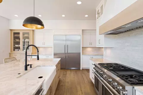 Kitchen - 19136 Cartwright Ct, Bend, OR 97702 photo 3 of 7