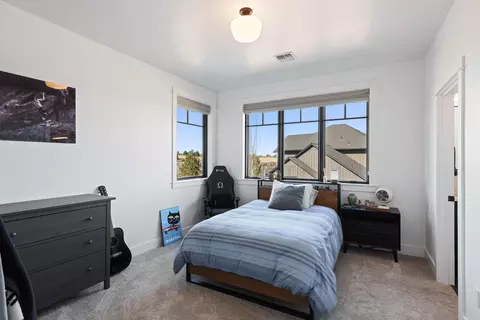 Bedroom - 19136 Cartwright Ct, Bend, OR 97702 photo 6 of 6