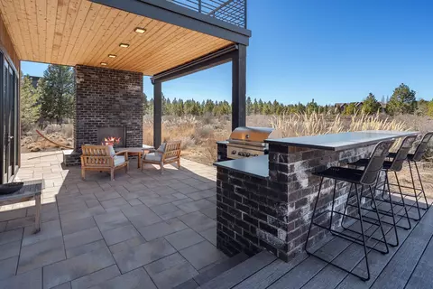 Exterior - 19136 Cartwright Ct, Bend, OR 97702 photo 7 of 9