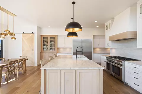 Kitchen - 19136 Cartwright Ct, Bend, OR 97702 photo 6 of 7