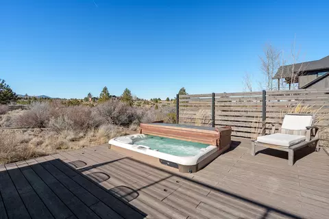 Exterior - 19136 Cartwright Ct, Bend, OR 97702 photo 8 of 9