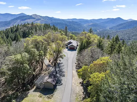 1095 Ingalls Ln, Grants Pass, OR 97527
