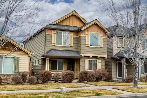 61209 Dayspring Dr, Bend, OR 97702