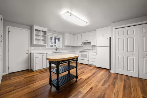 Kitchen - 1630 SE Tempest Dr UNIT 6, Bend, OR 97702 photo 2 of 3