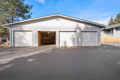 Exterior - 1630 SE Tempest Dr UNIT 6, Bend, OR 97702 photo 7 of 10