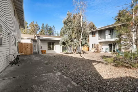 Exterior - 1630 SE Tempest Dr UNIT 6, Bend, OR 97702 photo 5 of 10