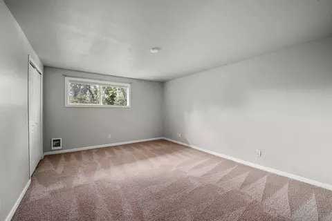 Bedroom - 1630 SE Tempest Dr UNIT 6, Bend, OR 97702 photo 3 of 4