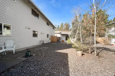 Exterior - 1630 SE Tempest Dr UNIT 6, Bend, OR 97702 photo 6 of 10