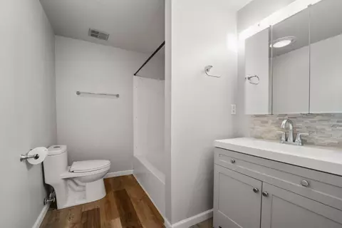 Bath - 1630 SE Tempest Dr UNIT 6, Bend, OR 97702 photo 2 of 2