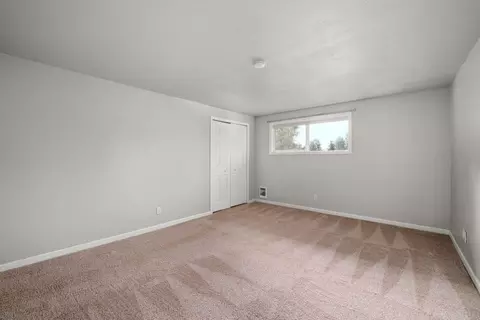 Bedroom - 1630 SE Tempest Dr UNIT 6, Bend, OR 97702 photo 4 of 4