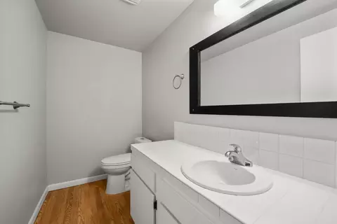 Bath - 1630 SE Tempest Dr UNIT 6, Bend, OR 97702 photo 1 of 2