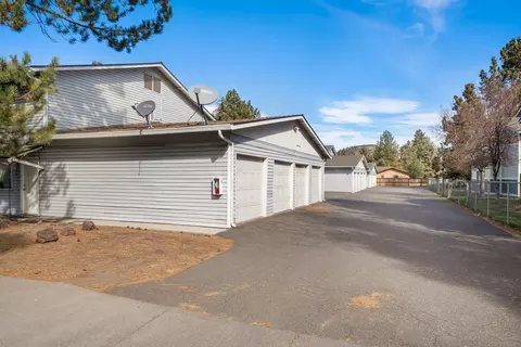 Exterior - 1630 SE Tempest Dr UNIT 6, Bend, OR 97702 photo 10 of 10
