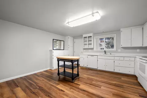 Kitchen - 1630 SE Tempest Dr UNIT 6, Bend, OR 97702 photo 1 of 3