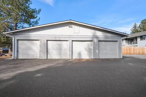 Exterior - 1630 SE Tempest Dr UNIT 6, Bend, OR 97702 photo 8 of 10