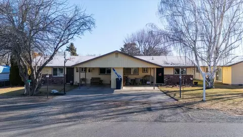 2080 NW 12th St, Redmond, OR 97756
