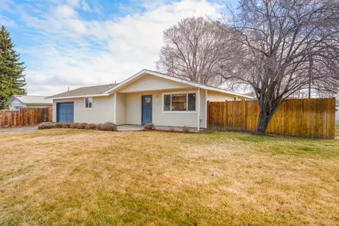 806 NW 8th St, Redmond, OR 97756