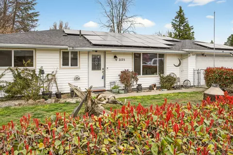2175 Delta Waters Rd, Medford, OR 97504
