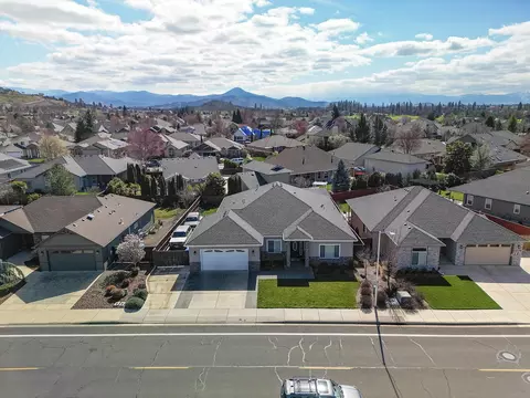 View/Area - 936 Arrowhead Trl, Eagle Point, OR 97524 photo 2 of 5