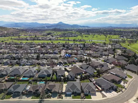 View/Area - 936 Arrowhead Trl, Eagle Point, OR 97524 photo 1 of 5