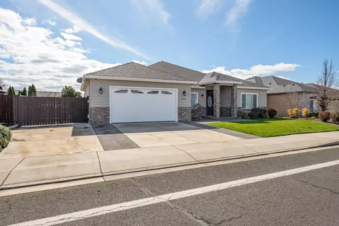 Exterior - 936 Arrowhead Trl, Eagle Point, OR 97524 photo 5 of 5