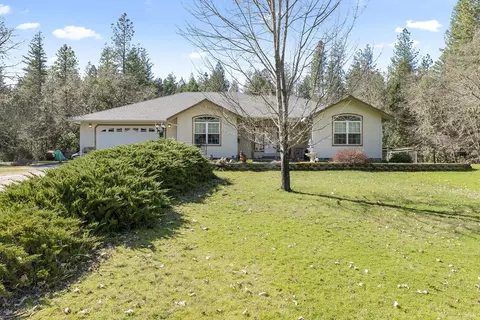 698 Ewe Creek Rd, Grants Pass, OR 97526