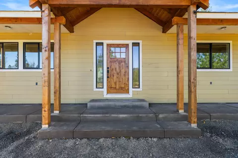Exterior - 587 E Forks Cir, Cave Junction, OR 97523 photo 6 of 8