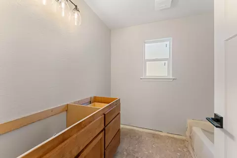 Bath - 587 E Forks Cir, Cave Junction, OR 97523 photo 2 of 2