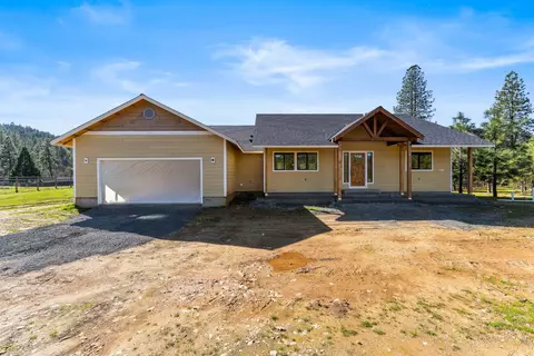 Exterior - 587 E Forks Cir, Cave Junction, OR 97523 photo 5 of 8