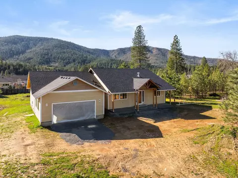 Exterior - 587 E Forks Cir, Cave Junction, OR 97523 photo 3 of 8