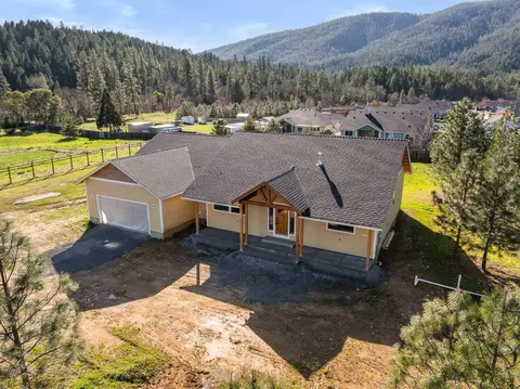 Exterior - 587 E Forks Cir, Cave Junction, OR 97523 photo 2 of 8