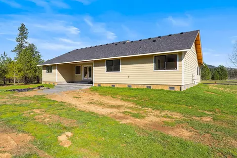 Exterior - 587 E Forks Cir, Cave Junction, OR 97523 photo 7 of 8