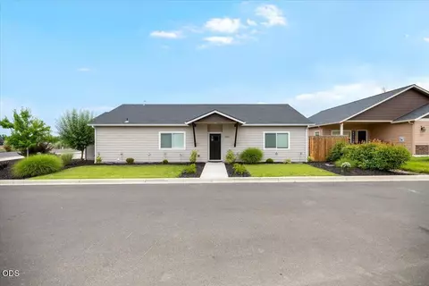 305 Moody Ln, Medford, OR 97501