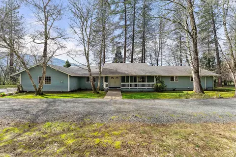 314 Triller Ln, Grants Pass, OR 97527