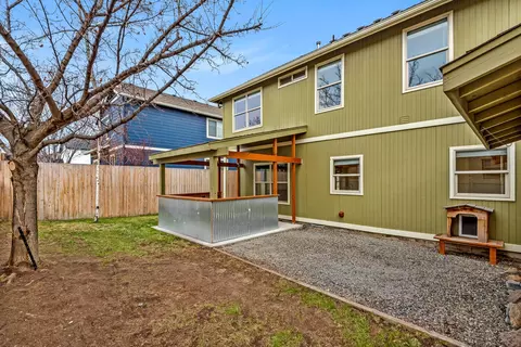 Exterior - 641 SE Glengarry Pl, Bend, OR 97702 photo 7 of 9