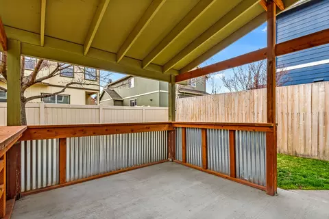 Exterior - 641 SE Glengarry Pl, Bend, OR 97702 photo 4 of 9