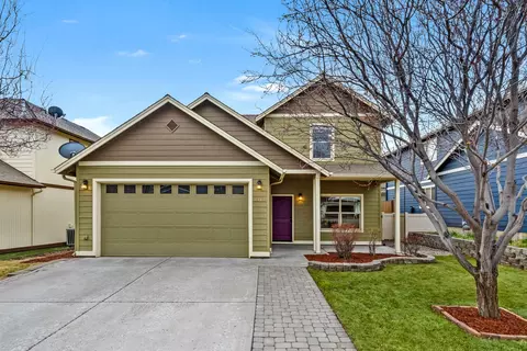 Exterior - 641 SE Glengarry Pl, Bend, OR 97702 photo 5 of 9