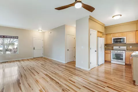 Living - 641 SE Glengarry Pl, Bend, OR 97702 photo 6 of 6