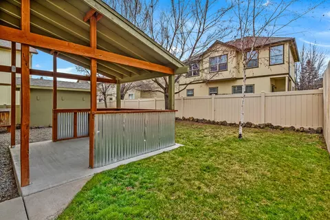 Exterior - 641 SE Glengarry Pl, Bend, OR 97702 photo 2 of 9