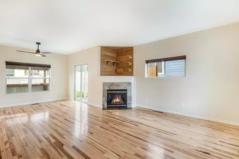 Living - 641 SE Glengarry Pl, Bend, OR 97702 photo 2 of 6