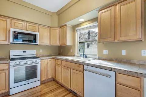 Kitchen - 641 SE Glengarry Pl, Bend, OR 97702 photo 1 of 1