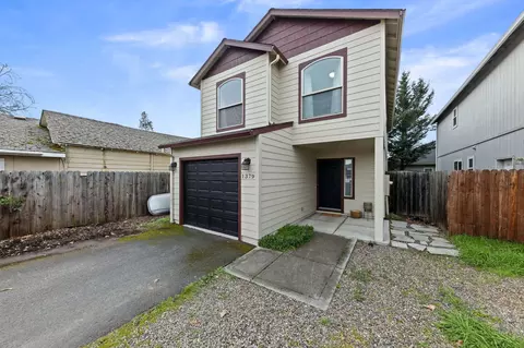 1379 Circle Wood Dr, Central Point, OR 97502