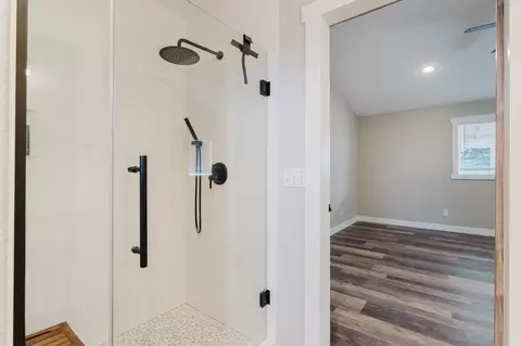 Bath - 9740 SW Willard Rd, Bend, OR 97701 photo 2 of 3