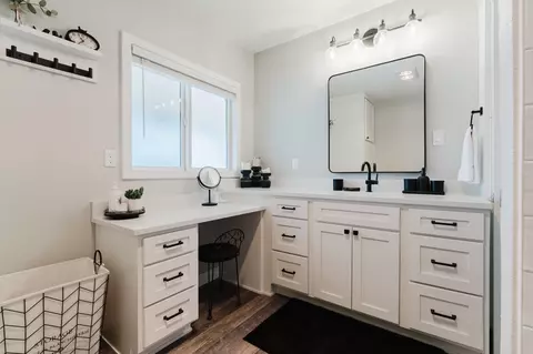 Bath - 9740 SW Willard Rd, Bend, OR 97701 photo 3 of 3