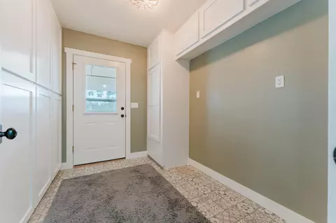 Entry Way - 9740 SW Willard Rd, Bend, OR 97701 photo 4 of 5