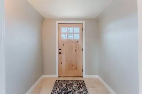 Entry Way - 9740 SW Willard Rd, Bend, OR 97701 photo 3 of 5
