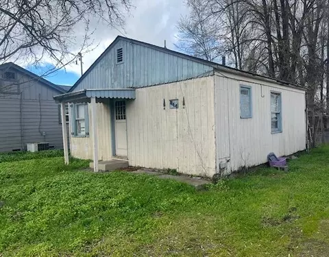844 W Stewart Ave, Medford, OR 97501
