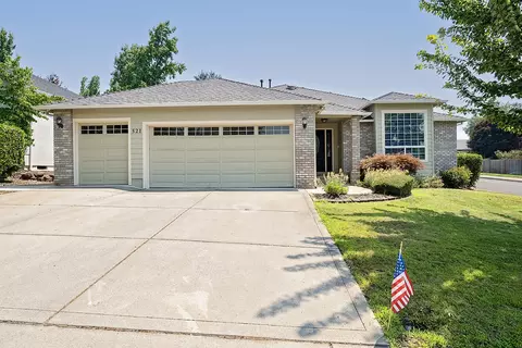 521 Sterling Point Dr, Medford, OR 97504