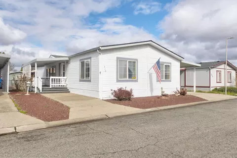 310 Whispering Willow Dr, Grants Pass, OR 97527
